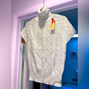 NWT!! Gap Silver Turtleneck Sweater👽